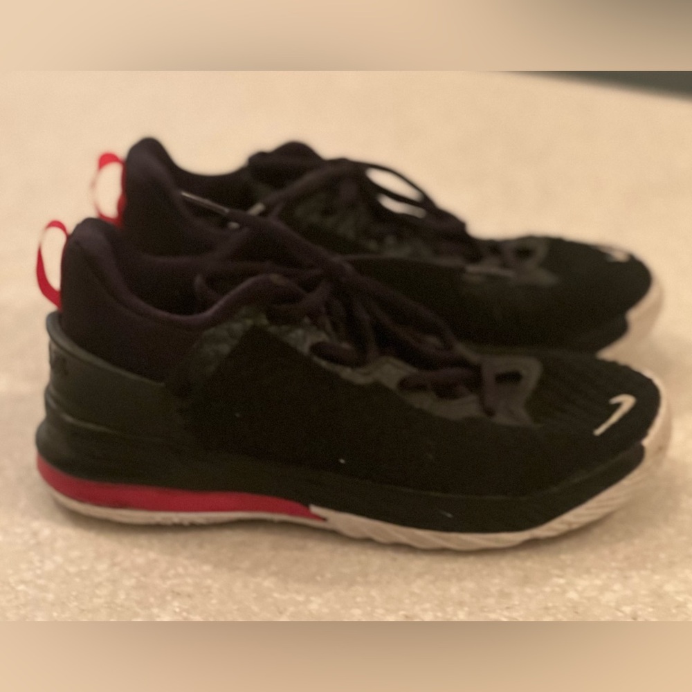 Nike Lebron 18 youth basketball sneakers